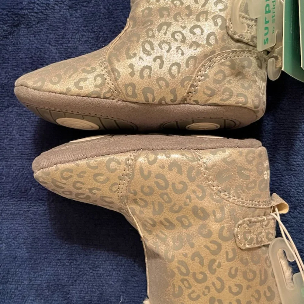 Stride Rite infant girls faux fur lined booties, silver pattern, NWT
